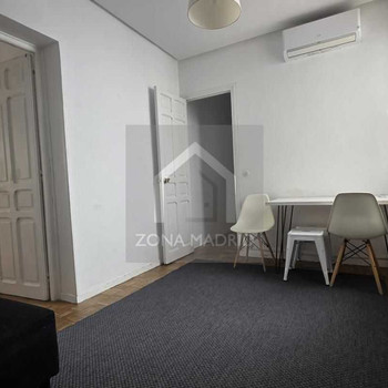 ZONA MADRID REAL ESTATE verkauft exklusiv eine 52m2 große Wohnung mit 2 Schlafzimmern, 1 Badezimmer,