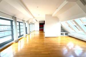 Lichtdurchflutete Loftdachwohnung mit großzügiger Süd-/ Westterrasse