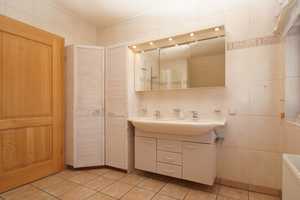 * SPACIOUS * CHARMING * COUNTRY-SIDE LIVING * 
ca. 220 m², 5 Bed, 2.5 Bath, 3 Garage – Rheingau-Taunus-Kreis – Vorschaubild 18