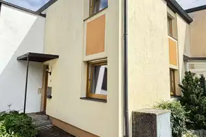Charmantes Reihenmittelhaus mit Splitlevel-Aufteilung und großem Potenzial – Fürstenfeldbruck (Kreis) – Vorschaubild 2