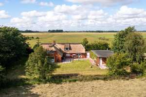 Friesenhaus unter Reet mit Doppelgarage in einzigartiger Lage (Sackgasse) nahe der Nordsee – Nordfriesland (Kreis) – Vorschaubild 2