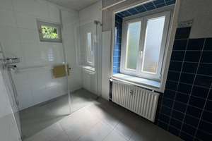 Großzügiges 2-Parteienhaus mit großem Grundstück, Terrasse & Wellnessbereich in Köln-Lövenich – Die vollständige Adresse der Immobilie erhältst du vom Anbieter., 50859 Lövenich, Köln – Vorschaubild 8