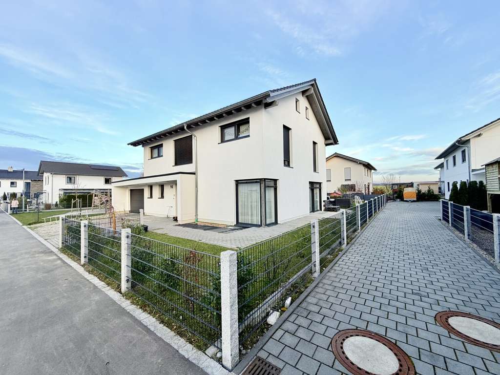 Immobilie in Rieden - Stilvolles Einfamilienhaus in familienfreundlicher Lage - Bild 1