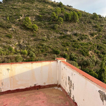 Dorfrandhaus zu renovieren im Dorf Salares