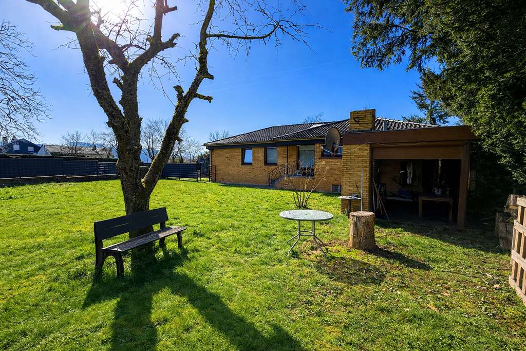 Immobilie in Hargesheim - Idyllisch gelegener Bungalow mit großem Garten und Garage in ruhiger Wohnlage - Bild 1