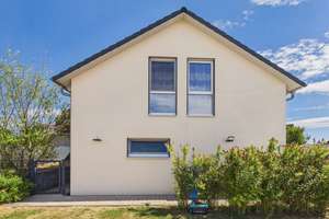 - Wohntraum - KfW-70-Haus mit Kamin, PV-Anlage und 927 m² Grundstück in Ruhiger Lage von Echzell – Die vollständige Adresse der Immobilie erhältst du vom Anbieter., 61209 Echzell – Vorschaubild 3
