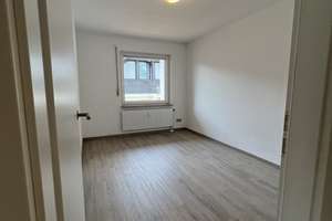 Renovierte schöne 3-Zimmer-Wohnung mit Balkon & Garage in Reutlingen – Kurt-Schuhmacher-Str. 49, 72762 Reutlingen-Mitte, Reutlingen – Vorschaubild 10