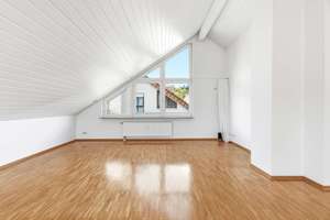 Viel Raum zum Wohlfühlen – 4-Zimmer-Dachgeschosswohnung mit Dachterrasse und Hobbyraum – 70569 Dachswald, Stuttgart – Vorschaubild 4