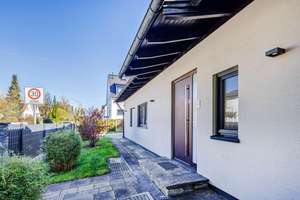 Stilvoller Bungalow 316 m²mit großem Garten in München-Lerchenau – Die vollständige Adresse der Immobilie erhältst du vom Anbieter., 80935 Lerchenau-Ost, München – Vorschaubild 2