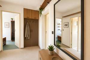FRANK IMMOBILIEN - Ankommen im Rudower Dorfkern- 2,5-Zimmer- Aufzug - Weitblick – Die vollständige Adresse der Immobilie erhältst du vom Anbieter., 12357 Rudow, Berlin – Vorschaubild 3