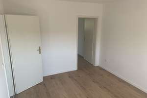 Helle Dachgeschosswohnung mit 6 Zimmern – Nibelungenstraße 68, 47057 Neudorf-Süd, Duisburg – Vorschaubild 5