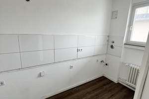 Stilvolle Dachgeschosswohnung (52 m²) – frisch saniert, ab sofort verfügbar – Schonnebecker Straße 44, 45884 Rotthausen, Gelsenkirchen – Vorschaubild 3