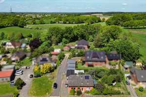 Hüttener Berge: Einfamilienhaus mit Naturgarten, Volieren und eingezäuntem Hundebereich zur viels... – Rendsburg-Eckernförde (Kreis) – Vorschaubild 1