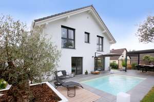 von Privat: Exklusives Einfamilienhaus mit moderner Architektur – Die vollständige Adresse der Immobilie erhältst du vom Anbieter., 91085 Weisendorf – Vorschaubild 1