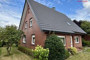Einfamilienhaus mit großem Eigentumsgrundstück in Badbergen – Die vollständige Adresse der Immobilie erhältst du vom Anbieter., 49635 Badbergen – Vorschaubild 1