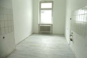 Schöne, helle und WG-geeignete 3 Zimmer-Altbauwohnung mit Balkon! – Wehnelsteig 7, 13629 Siemensstadt, Berlin – Vorschaubild 3
