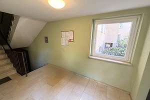 MIT BLICK INS GRÜNE: SAN.-BEDÜRFTIGE 2-ZI-ETW MIT SÜDBALKON, LIFT UND TG-STELLPLATZ IN ER-BÜCHENBACH – Kulmbacher Straße 14, 91056 Büchenbach Nord, Erlangen – Vorschaubild 16