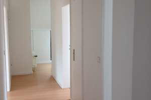 Dachgeschosswohnung in Duisburg Hochheide, 3 kleine Schlafzimmer, gute Verkehrsanbindung