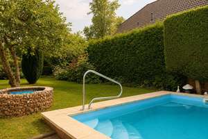 Traumhafte Villa mit privatem Pool, wunderschönem Garten und sonnigem Eckgrundstück Dresden-Weixdorf – Die vollständige Adresse der Immobilie erhältst du vom Anbieter., 1108 Weixdorf, Dresden – Vorschaubild 14