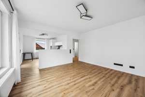 ***RESERVIERT*** - Großes Grundstück, modernisierte Innenräume und Doppelgarage - Ihr Familienglück – Ludwigsburg (Kreis) – Vorschaubild 2