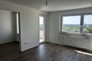 Blick über Hamburg: 3-Zimmer-Wohnung mit Balkon – Korallusring 9, 21109 Wilhelmsburg, Hamburg – Vorschaubild 1