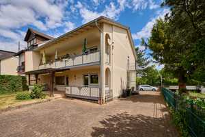 Charmantes Zweifamilienhaus/DHH mit wunderschönem Garten in guter Lage von Dietzenbach – Offenbach (Kreis) – Vorschaubild 1