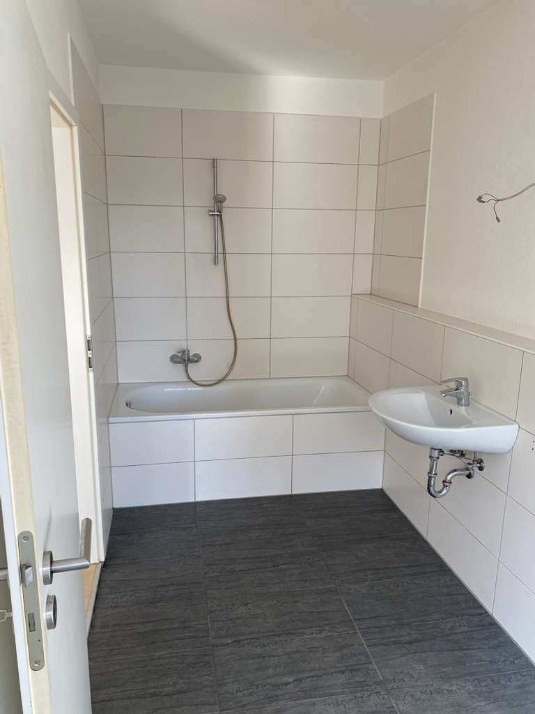 Immobilie in Bad Rodach - Mitten in Bad Rodach - MFH, Scheune, Nebengebäude, Garage und Garten tolle Rendite! - Bild 4