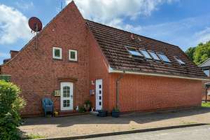 Vermietetes Zweifamilienhaus in zentraler Lage                                                   ...