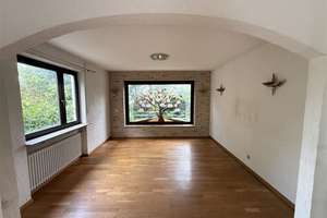 Viel Platz für die Familie/// Familienhaus mit Garten und Garage in 66117 Saarbrücken zu verkaufen – Die vollständige Adresse der Immobilie erhältst du vom Anbieter., 66117 Alt-Saarbrücken, Saarbrücken – Vorschaubild 2