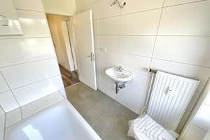 Frisch renovierte 3 Zimmerwohnung – Friedrich-Ebert-Str. 130a, 46236 Stadtmitte, Bottrop – Vorschaubild 4