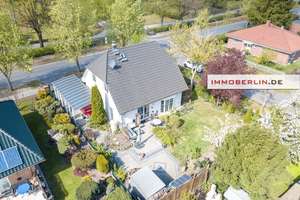 IMMOBERLIN.DE - Stilvolles Einfamilienhaus mit Südterrasse & Gartenidylle nahe dem Falkenhagener See – Die vollständige Adresse der Immobilie erhältst du vom Anbieter., 14612 Falkensee – Vorschaubild 1