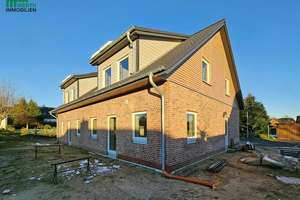 NEUBAU - DHH, KFW 40, 109 m², 5 Zimmer, Einbauküche, 2 Bäder, PV-Anlage, Carport – Die vollständige Adresse der Immobilie erhältst du vom Anbieter., 25885 Oster-Ohrstedt – Vorschaubild 2