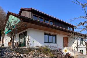 Über den Dächern von Ebermannstadt! 
Wohnhaus mit Einliegerwohnung und Garage – Die vollständige Adresse der Immobilie erhältst du vom Anbieter., 91320 Ebermannstadt – Vorschaubild 1