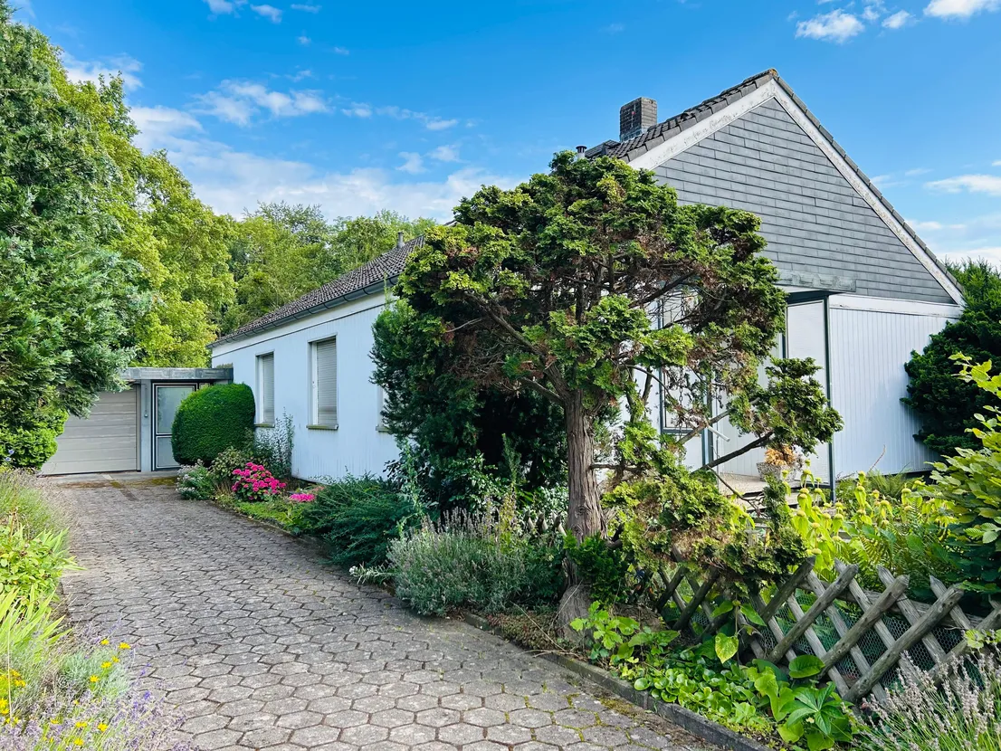 Idyllisch wohnen... Ihr Bungalow in grüner Ruhelage von Salzgitter- Bad – Hausansicht