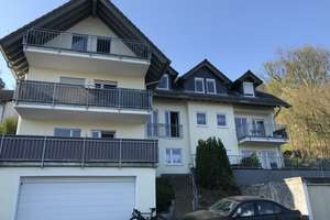 Freundliche 2-Zimmer- im ersten Stock mit Balkon, Einbauküche und Keller in Höchst im Odenwald