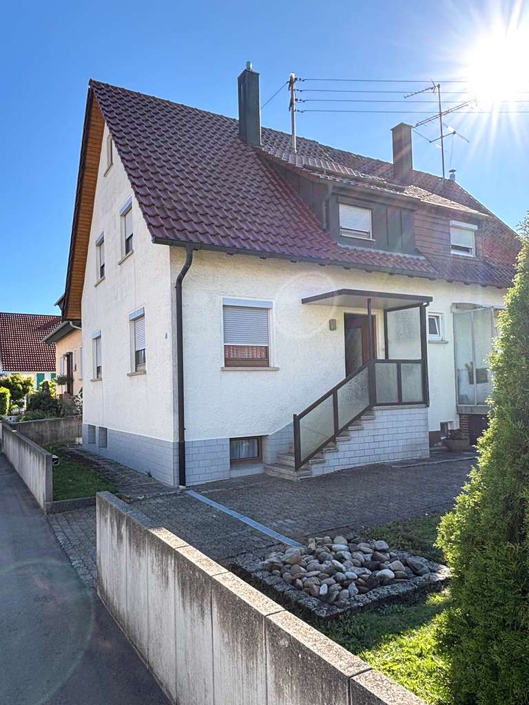 Immobilie in Winterlingen - Schöne Doppelhaushälfte in Zentralerlage von Winterlingen - Bild 0