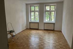 Altbau: 2,5-Zimmer-Wohnung mit separater Küche