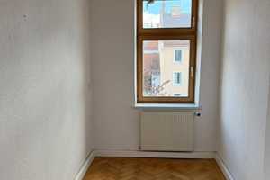 Charmante Altbauwohnung mit französischem Balkon und moderner Ausstattung – München – Vorschaubild 3