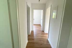 Charmante 2-Zimmer-Wohnung mit großem Balkon inkl. EBK in ruhiger Lage von Wiesbaden – Am Melonenberg 8, 65187 Wiesbaden – Vorschaubild 2
