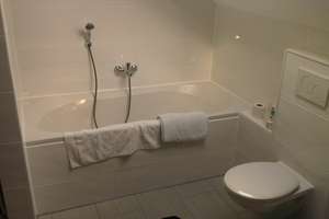 Familienfreundliche 95 m² Dachgeschosswohnung mit Einbauküche und großem Gartenpotenzial – Ludwigstr. 95-97, 63456 Steinheim, Hanau – Vorschaubild 5