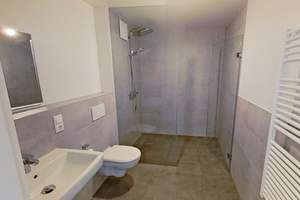 Große 2-Zimmer-Neubauwohnung mit EBK, Walk-In Dusche und Top-Anbindung – Großherzog-Friedrich-Straße 49 H, 66111 St. Johann, Saarbrücken – Vorschaubild 7