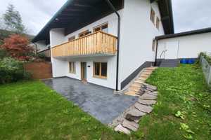 Großzügig geschnittenes Haus für die ganze Familie! – Am Anger 10a, 83547 Rosenheim (Kreis) – Vorschaubild 1