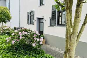 Sehr charmante Dachgeschosswohnung, mit Wohnküche und Sonnenbalkon, in Wiesbaden-Sonnenberg – König-Adolf-Str. 9, 65191 Sonnenberg, Wiesbaden – Vorschaubild 2