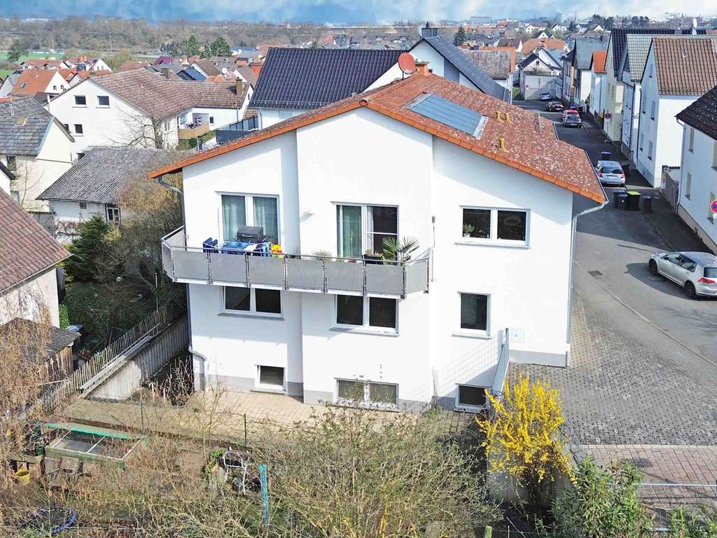 Immobilie in Gießen - Elegantes Zweifamilienhaus zur Kapitalanlage und Eigennutzung - Bild 2