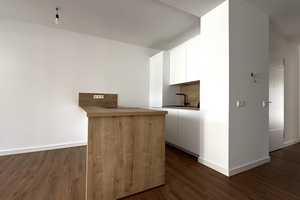 ERSTBEZUG - 2-Zimmerwohnung mit großer Dachterrasse und Einbauküche – Hohenzollernstraße 26, 40211 Düsseldorf – Vorschaubild 2