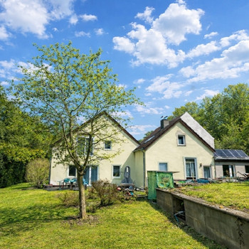 1-2-Familienhaus mit 2 Ferienwohnungen und großem Garten! Wenige Nachbarn inklusive!