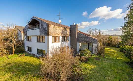 Einfamilienhaus mit Pool, Einliegerwohnung und weitläufigen 
Grundstück