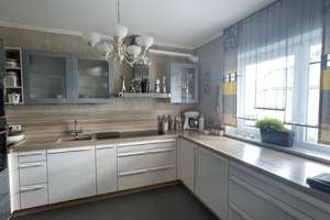 Exklusive 3 Zimmer ETW auf 90m² in Nürnberg mit Tiefgaragenstellplatz, EBK, Balkon uvm.! – Die vollständige Adresse der Immobilie erhältst du vom Anbieter., 90455 Kornburg, Worzeldorf, Nürnberg – Vorschaubild 2