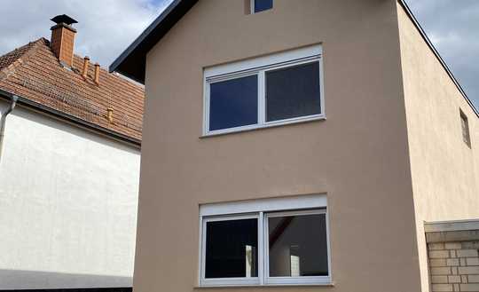 Geräumiges Einfamilienhaus mit 3 Zimmern auf 100 m² und Scheune  