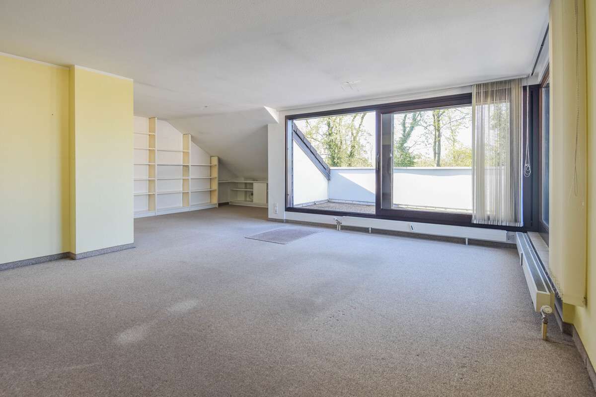 Hilden. Schön geschnittene Wohnung mit großer Dachterrasse, Tiefgaragenstellplatz und Ausbaureserve., Mettmann Kreis – Bild 4